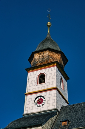 教堂塔局部建筑摄影图片